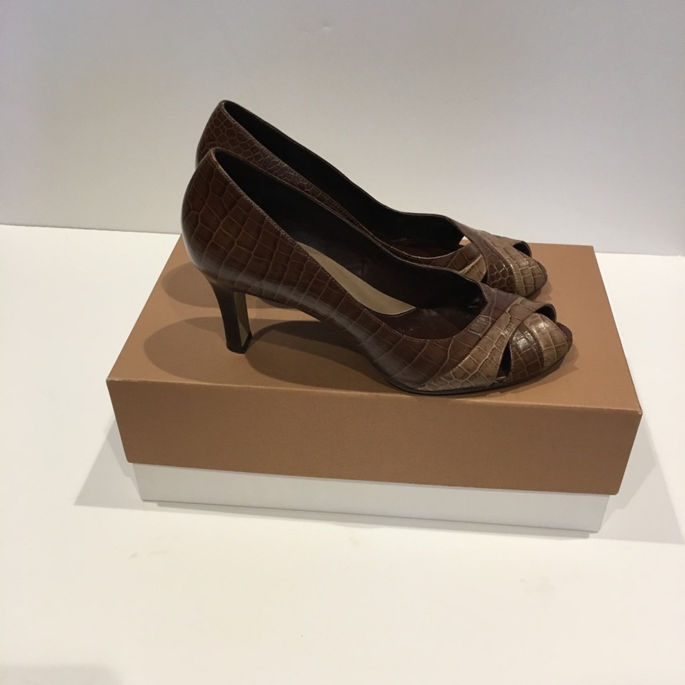 Like New Michelle D Croco embossed open toes